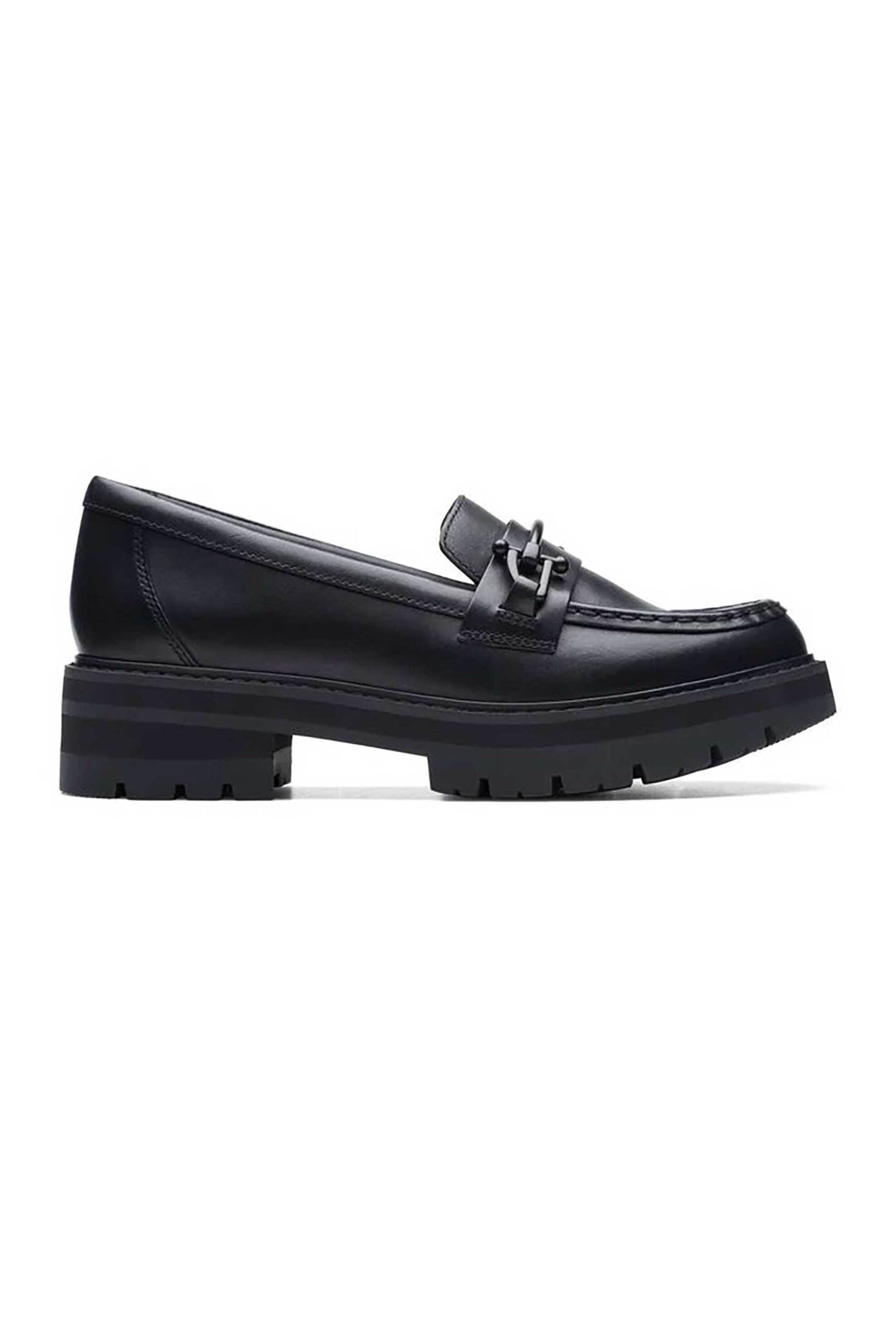  Clarks γυναικεία μονόχρωμα loafers με μεταλλική λεπτομέρεια 