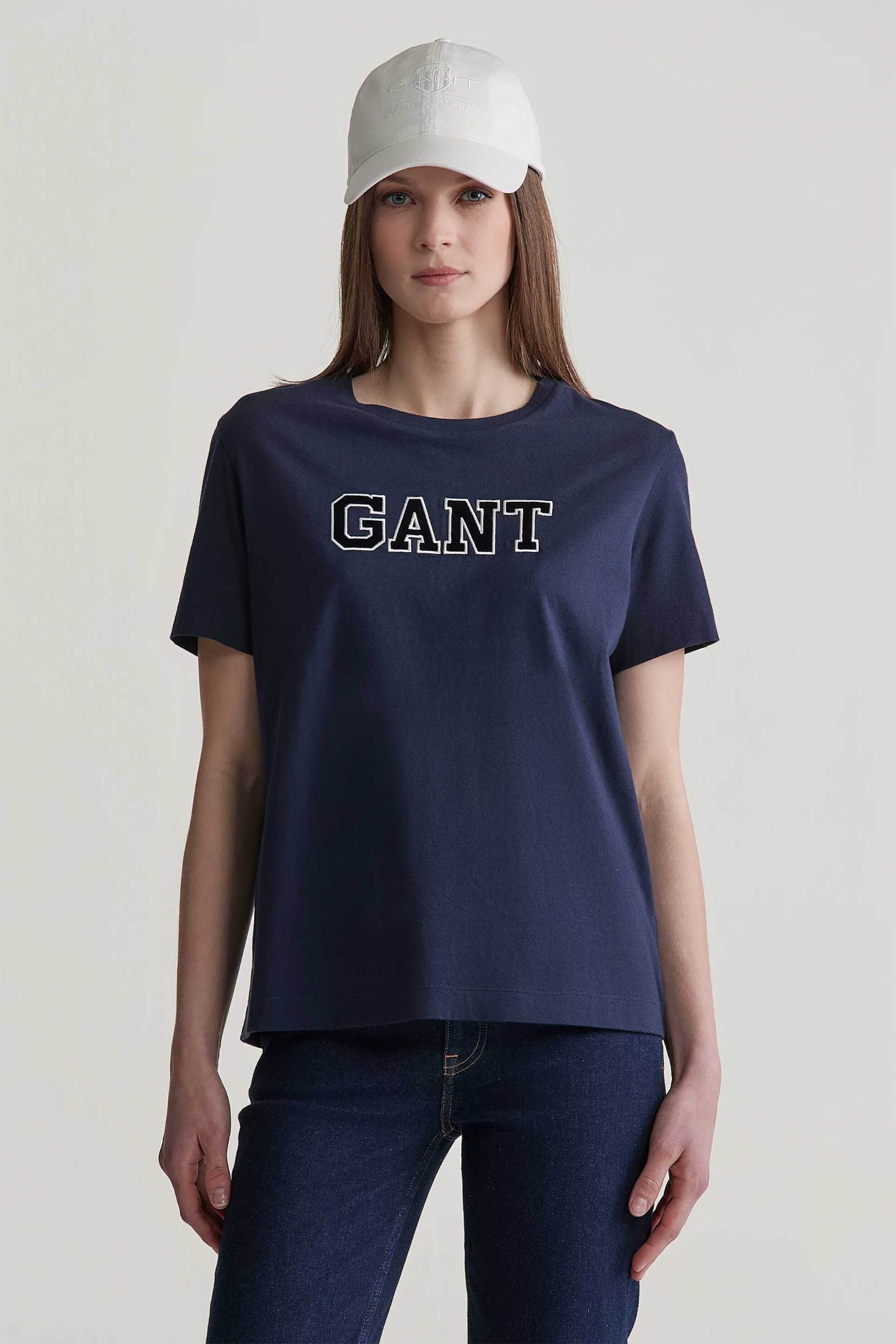 GANT Gant γυναικείο T-shirt με κεντημένο λογότυπο με βελούδινη υφή Regular Fit - 4201256 Μπλε Σκούρο 2025