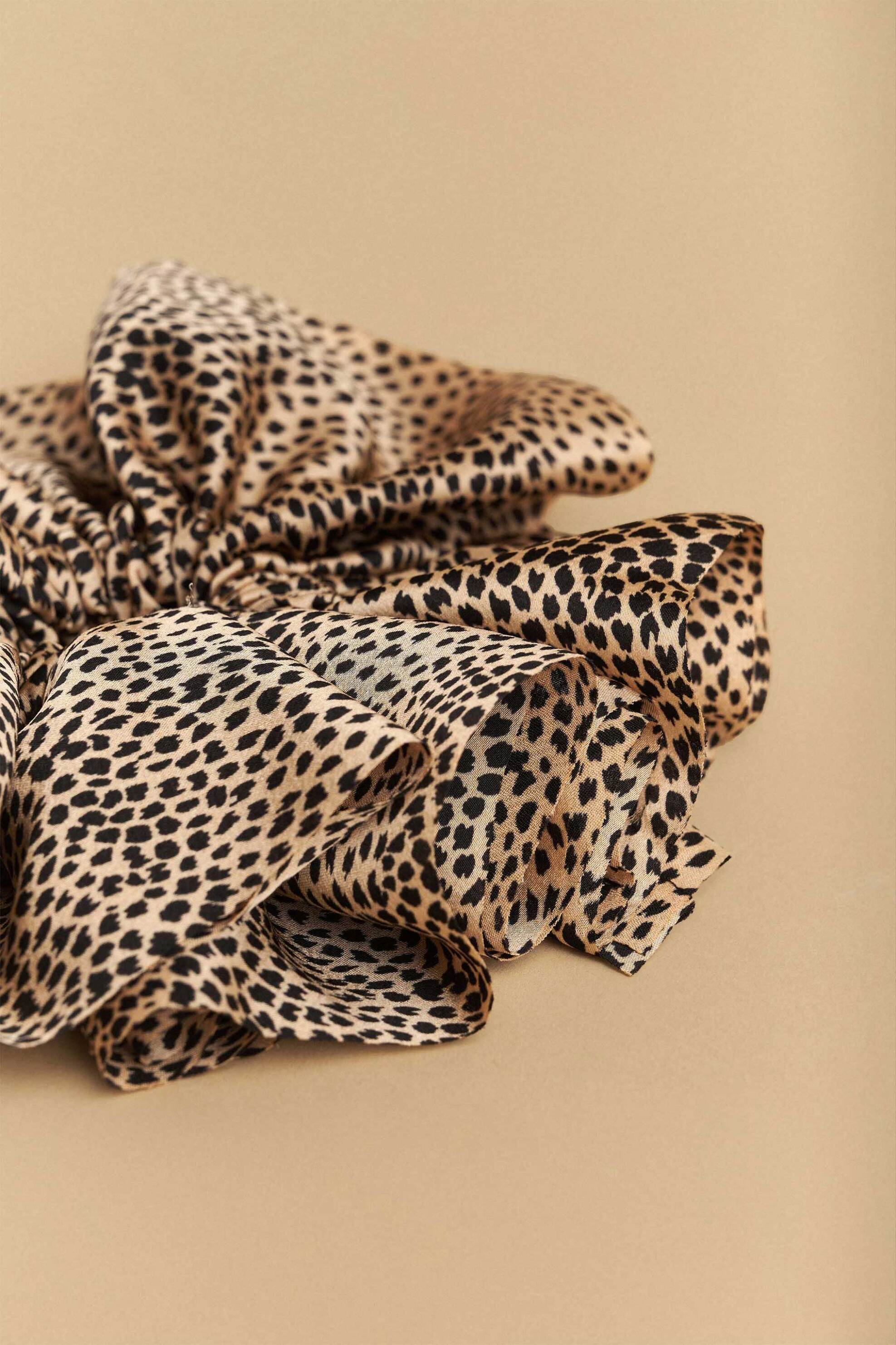 Attrattivo γυναικείο scrunchie oversized με animal print - 9K22769 Καφέ φωτογραφία