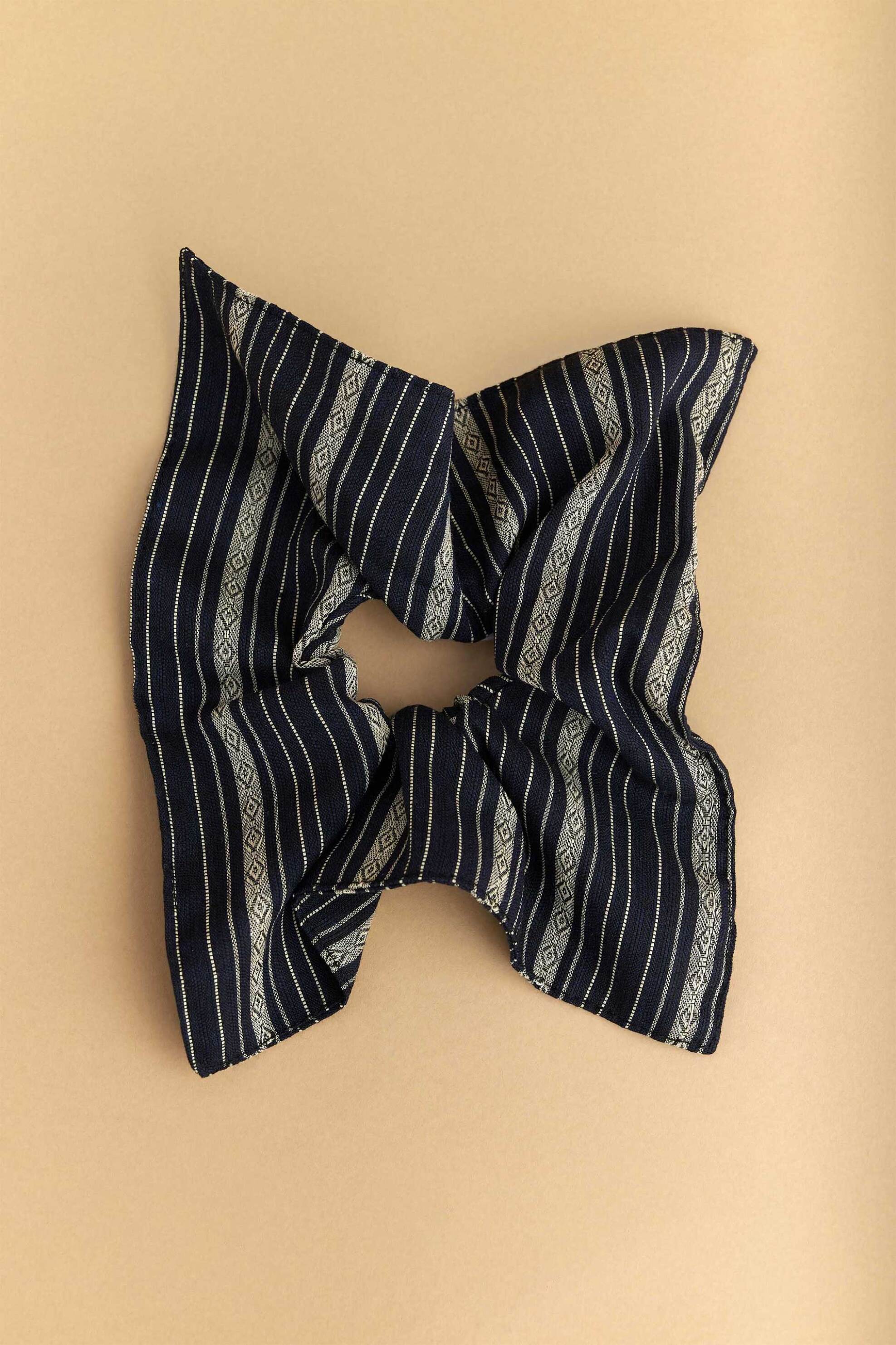 Attrattivo γυναικείο scrunchie με all-over print - 9K22772 Μαύρο φωτογραφία