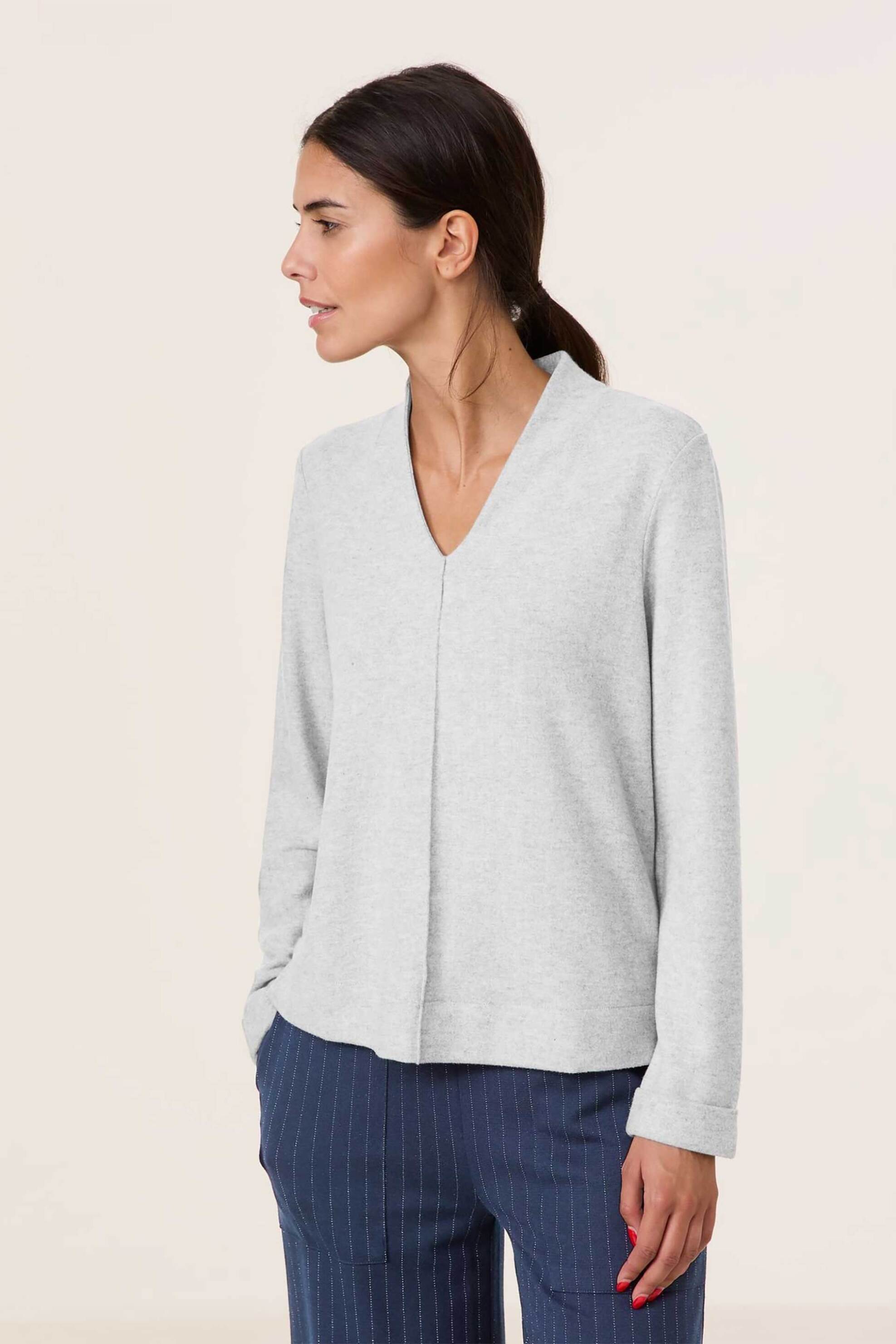 GERRY WEBER Gerry Weber γυναικεία πλεκτή μπλούζα μονόχρωμη με V λαιμόκοψη - 370077-44089 Γκρι 2025