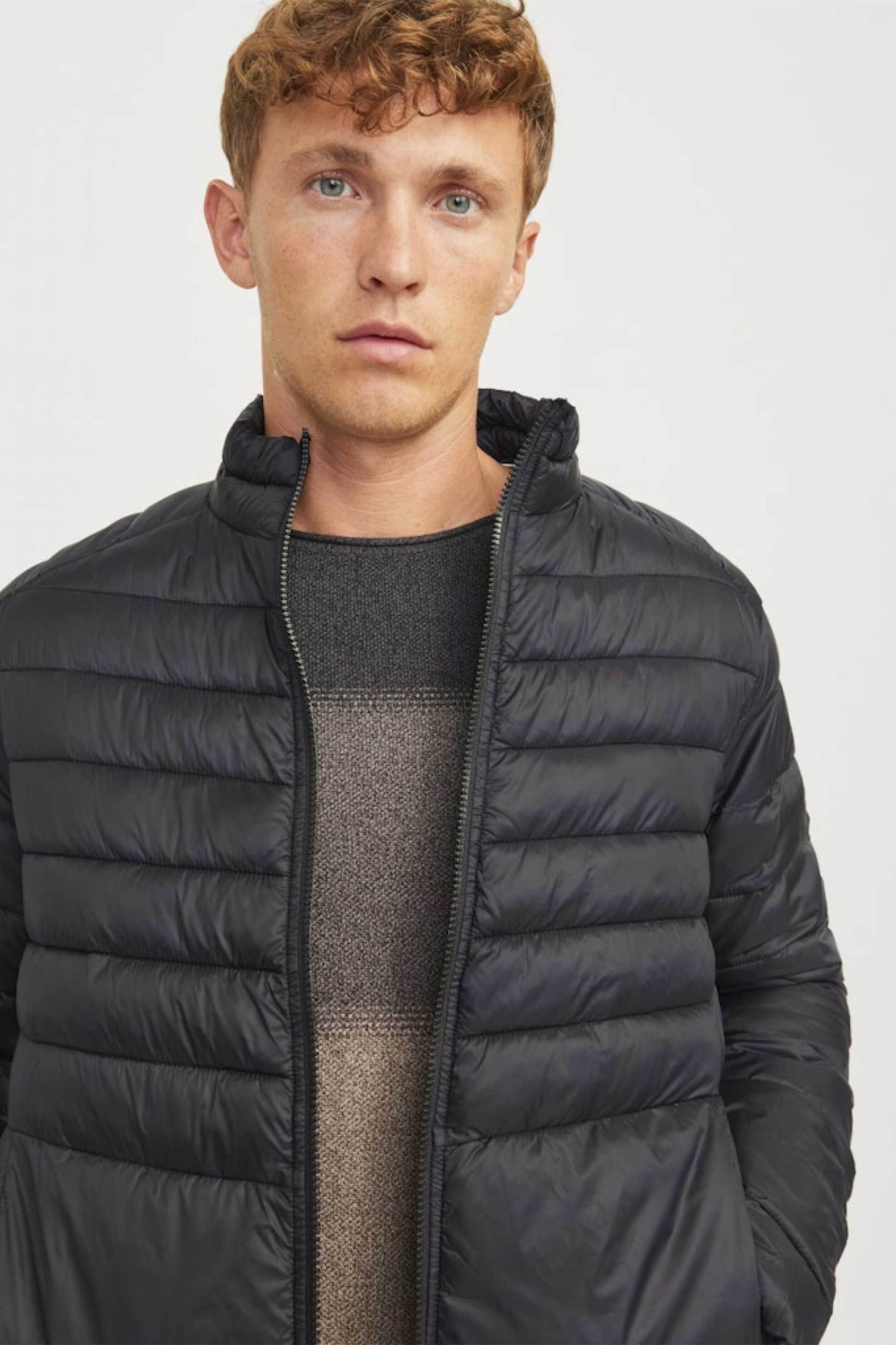 JACK & JONES ανδρικό puffer μπουφάν με καπιτονέ σχέδιο και ψηλό λαιμό - 12258444 Ανθρακί φωτογραφία