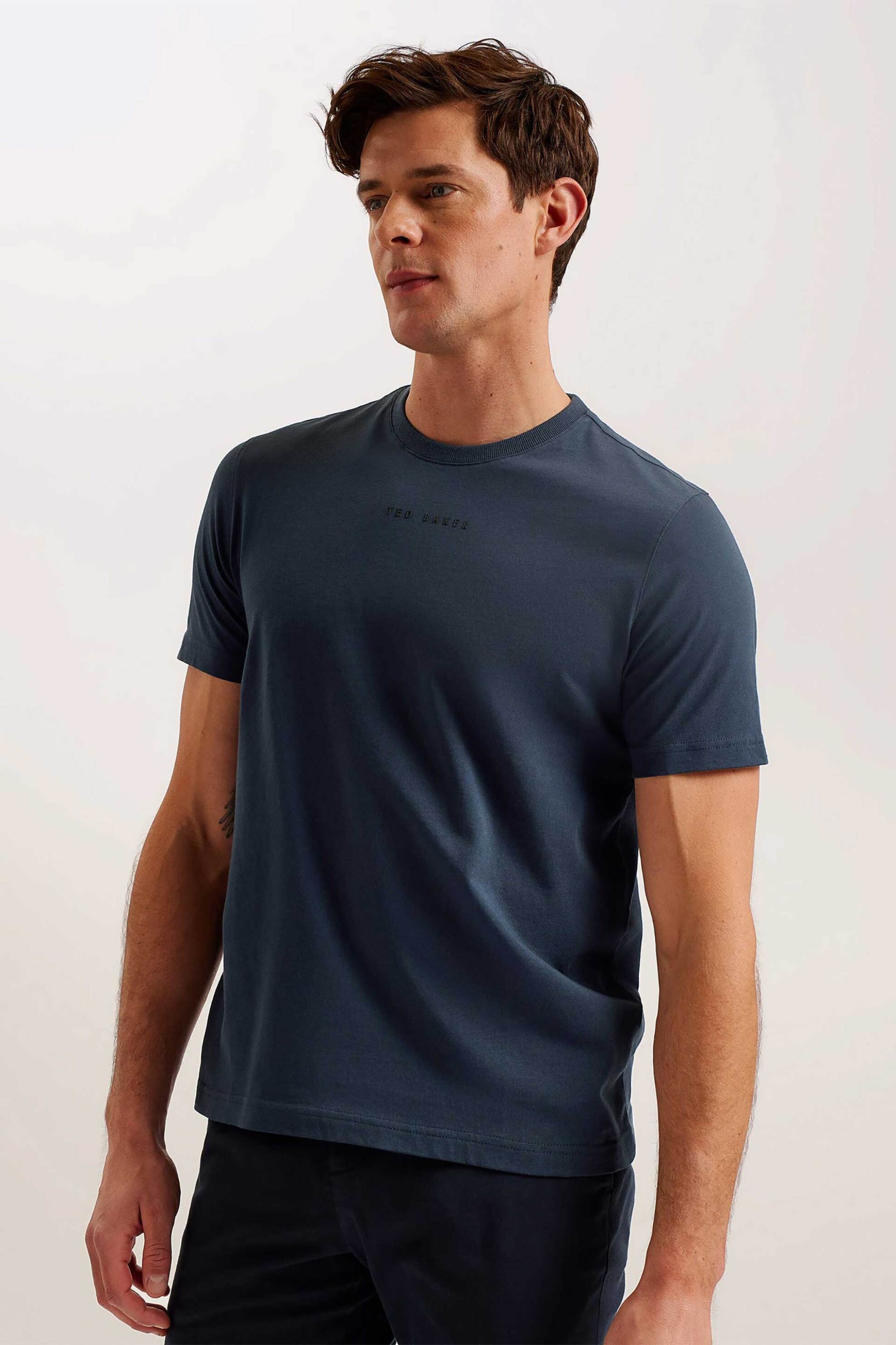 TED BAKER Ted Baker ανδρικό T-shirt μονόχρωμο "Wiskin" - 276320 Μπλε Σκούρο