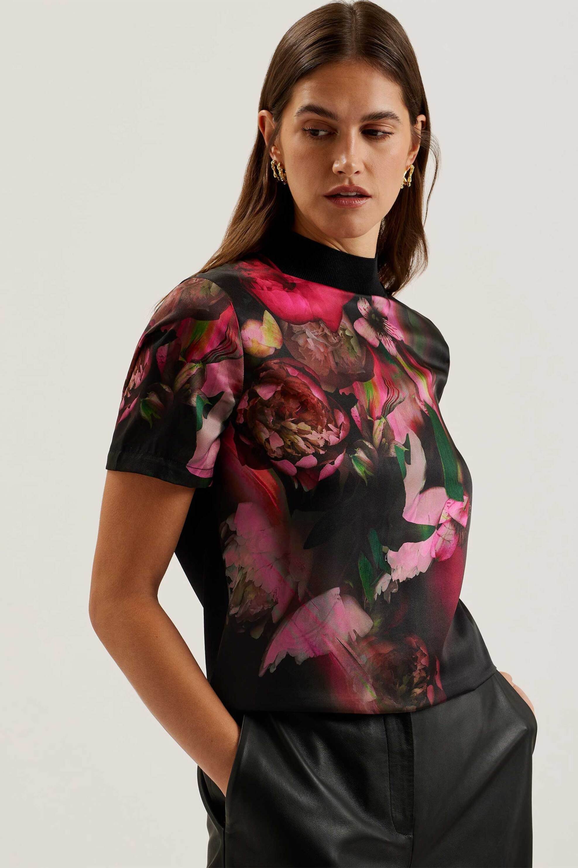  Ted Baker γυναικείo T-shirt με floral print ''Asthaa'' - 276605 Μαύρο 2025