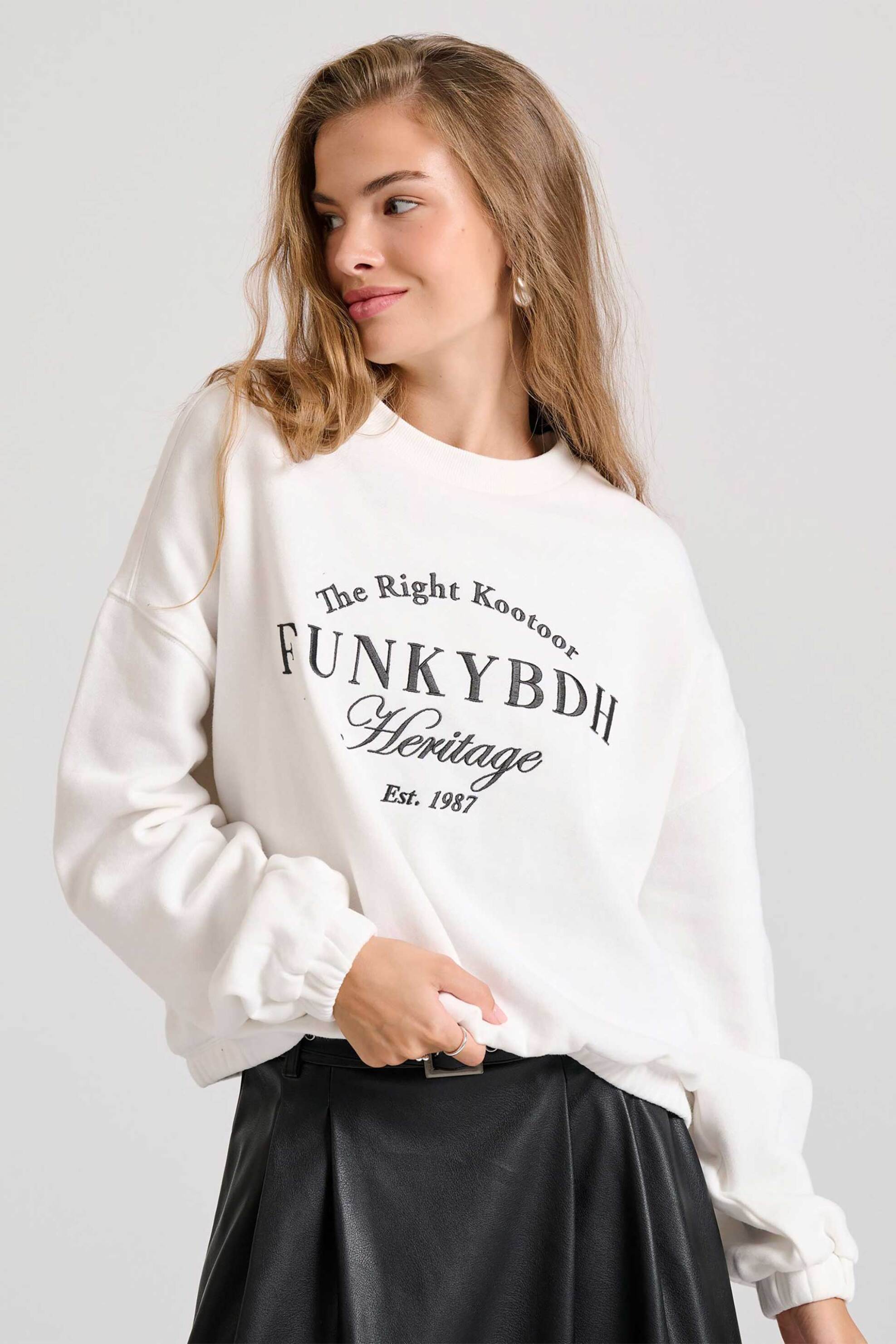  Funky Buddha γυναικείο φούτερ με print Relaxed Fit - FBL010-107-06 Λευκό 2025