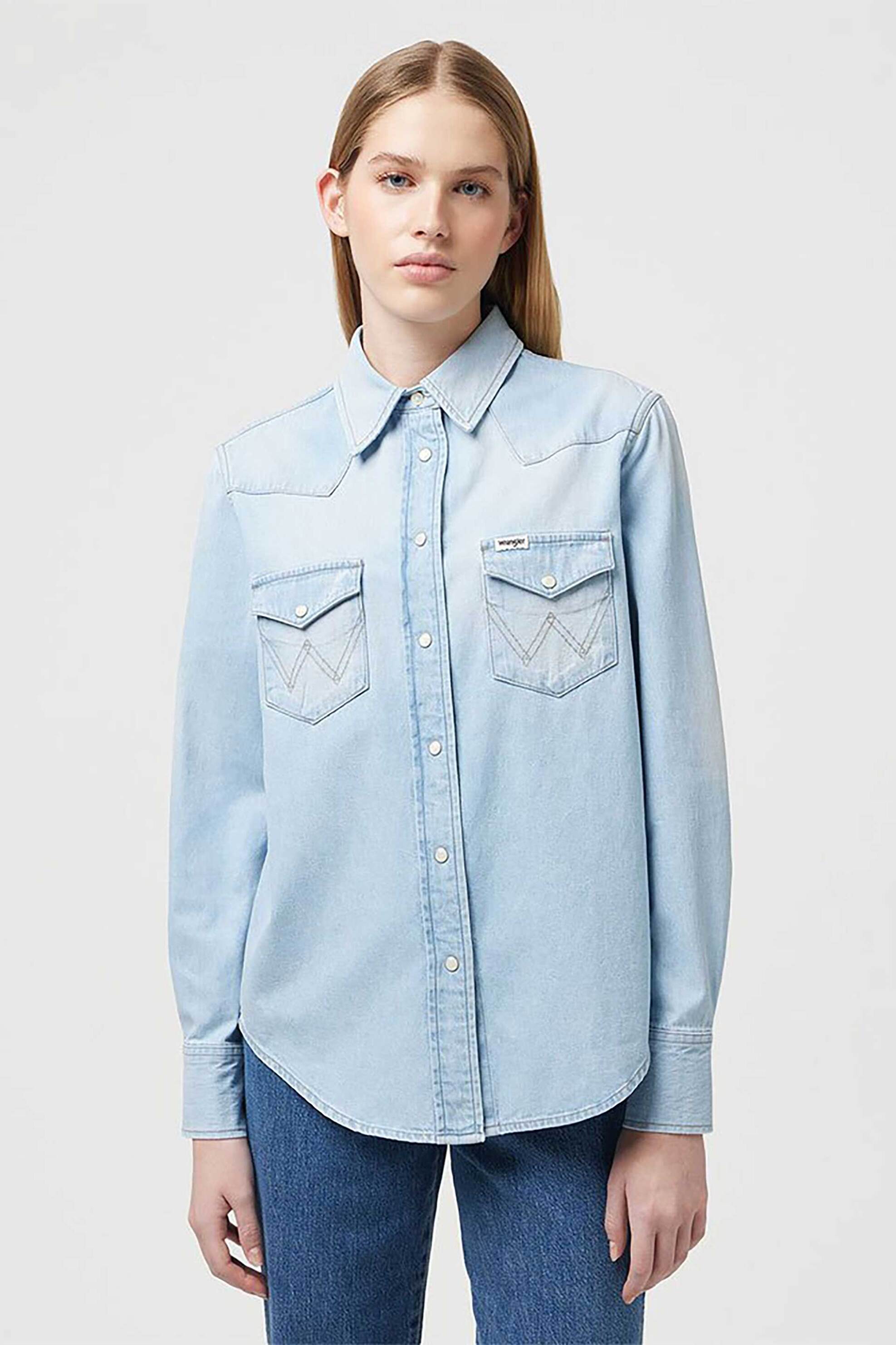 Wrangler® γυναικείο denim πουκάμισο μονόχρωμο με flap τσέπες και logo patch - 112351961 Denim Blue Ανοιχτό
